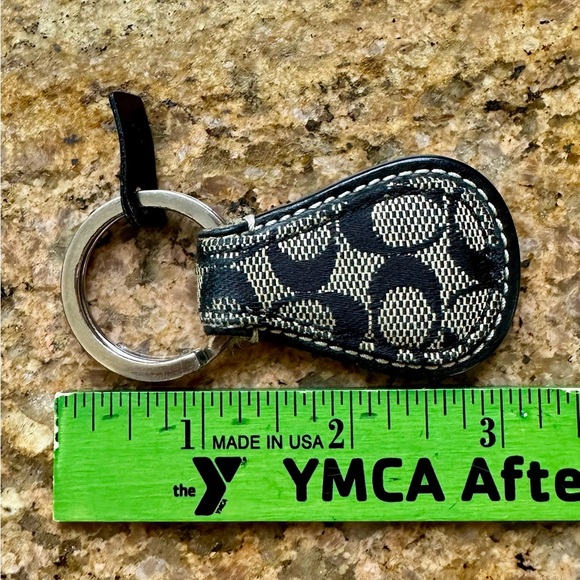 Coach vintage teardrop Black Signature Keychain - Picture 3 of 5